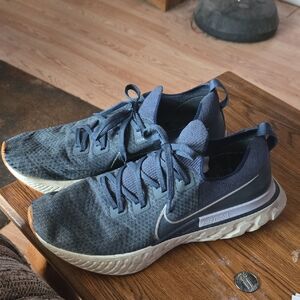 Nike Men’s Navy Blue Athletic Running Shoes